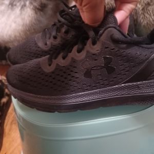 EUC Under Armor Sneakers